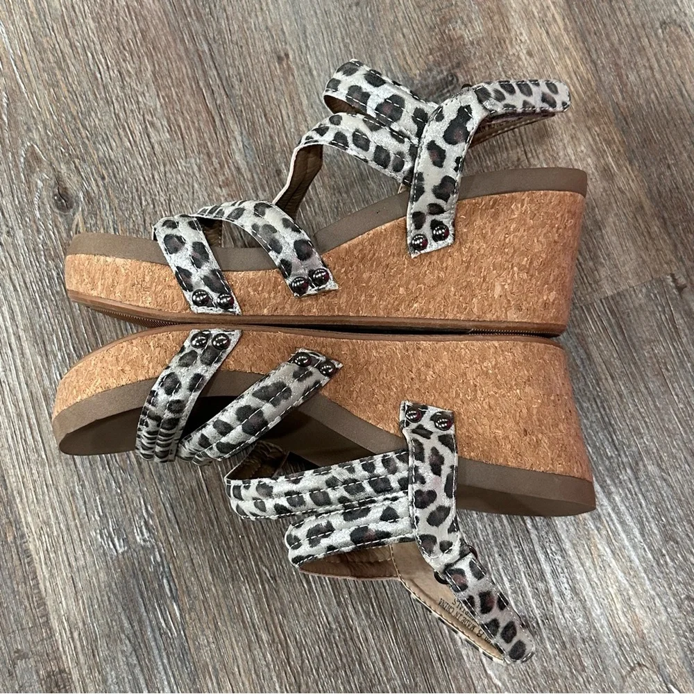 Boutique by Corkys Animal Print Wedge Sandals 8 - Picture 4 of 6